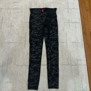 Spanx Medium army print coated  legging